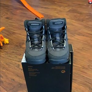 Jordan 9 retro size 7. Toddler boys